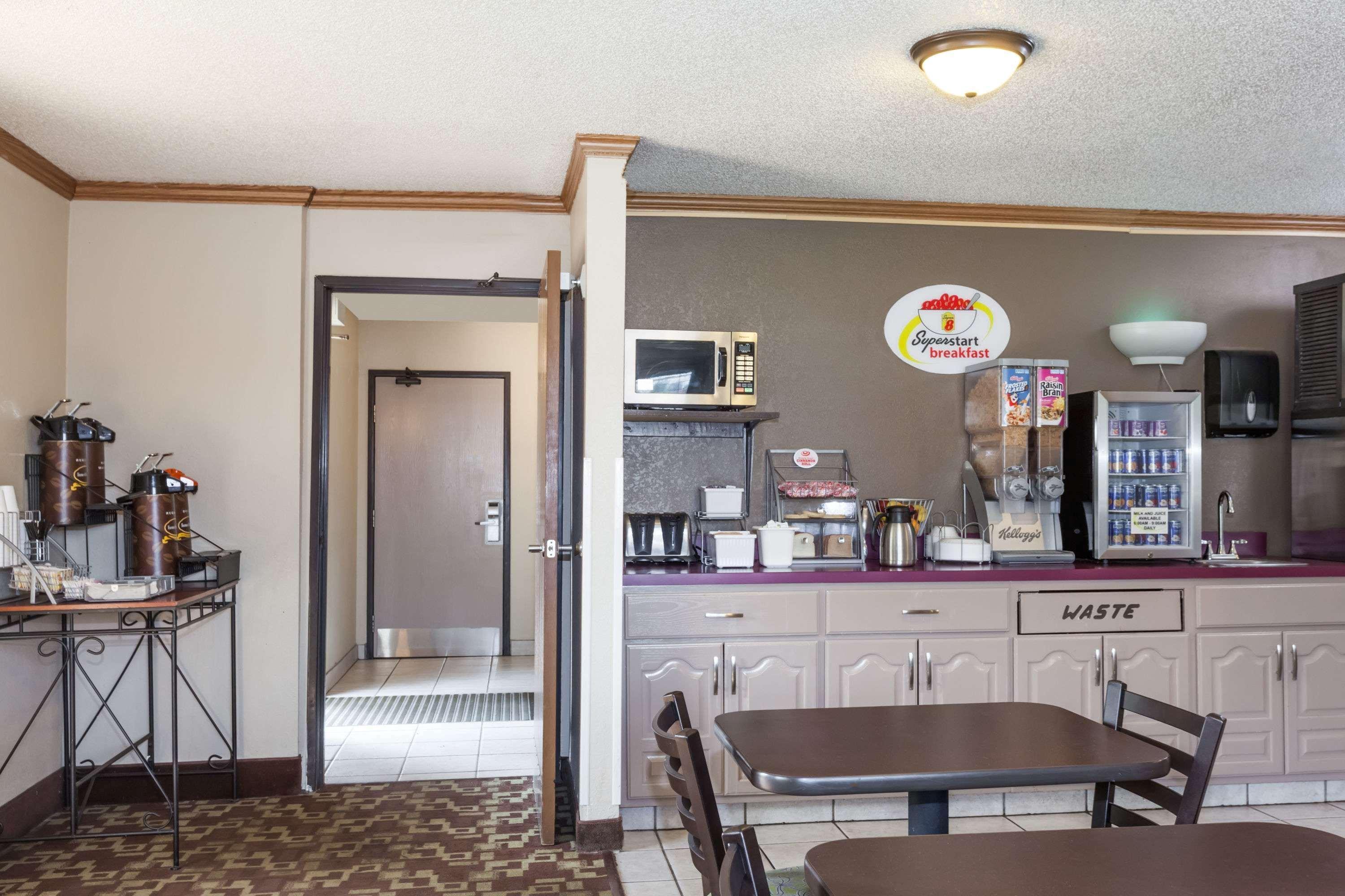 Super 8 By Wyndham Dunbar/Charleston Area Hotel Kültér fotó